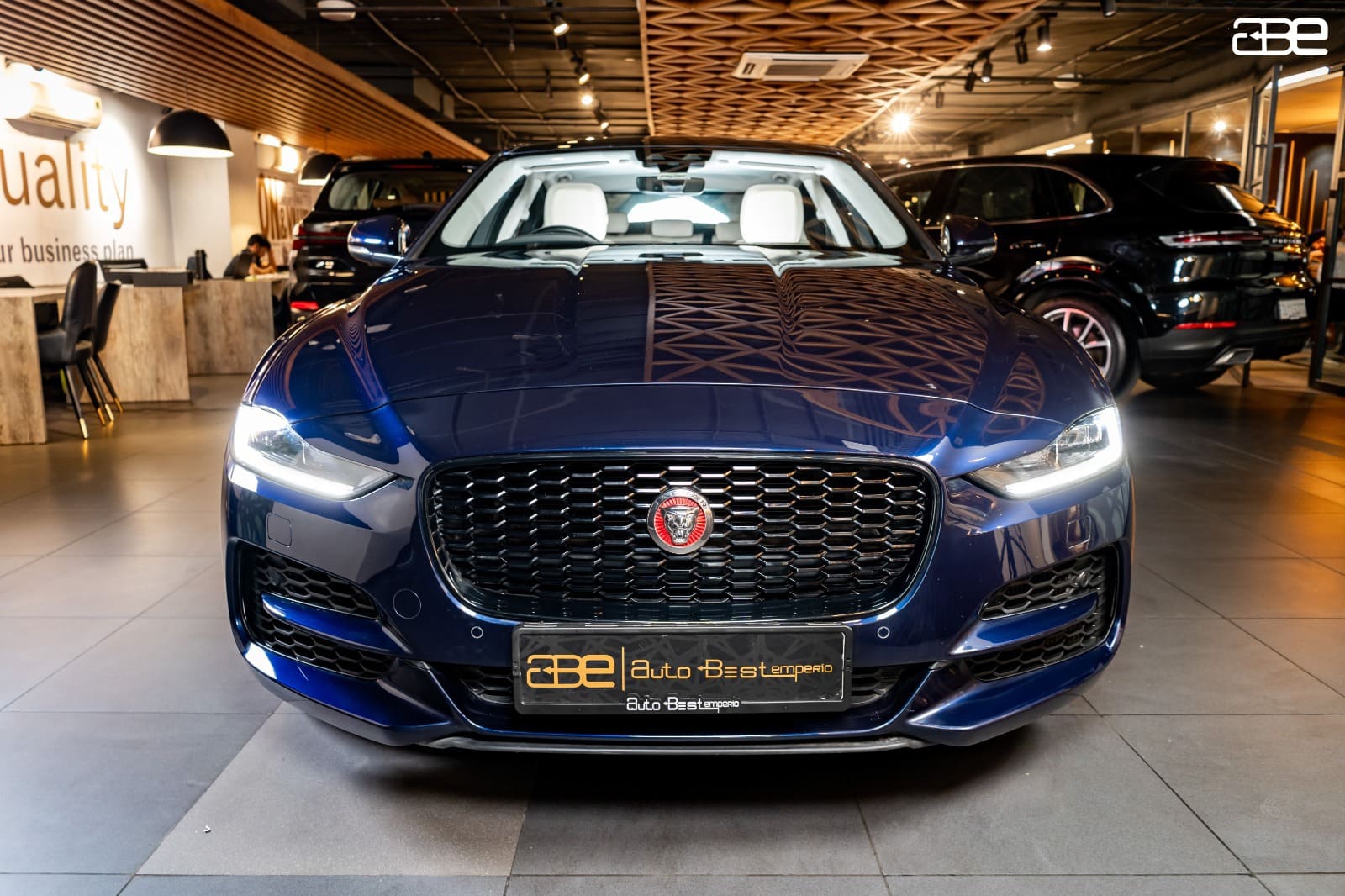 Jaguar XE SE 2.0L