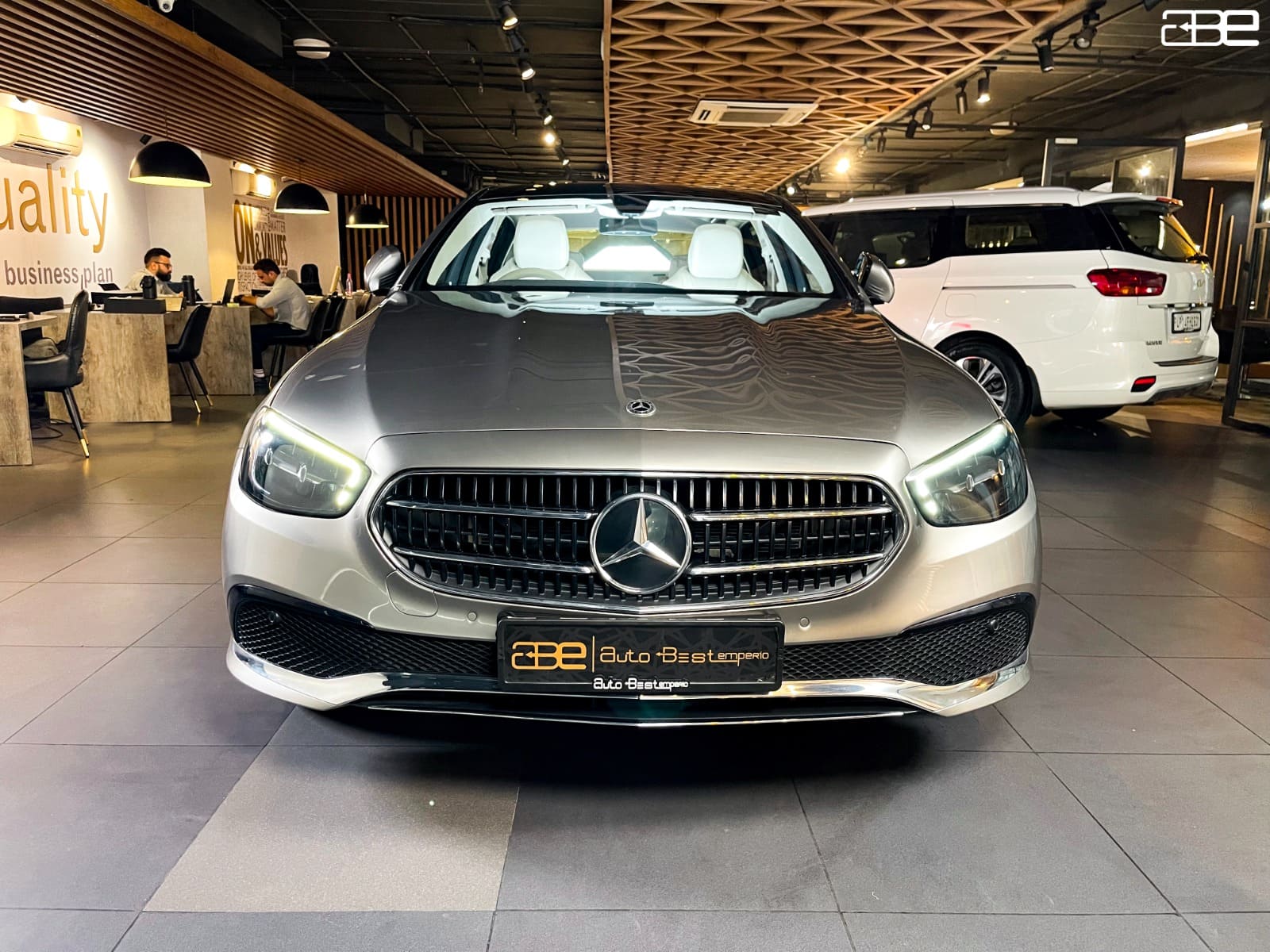 Mercedes-Benz E-Class E-200 EXCLUSIVE