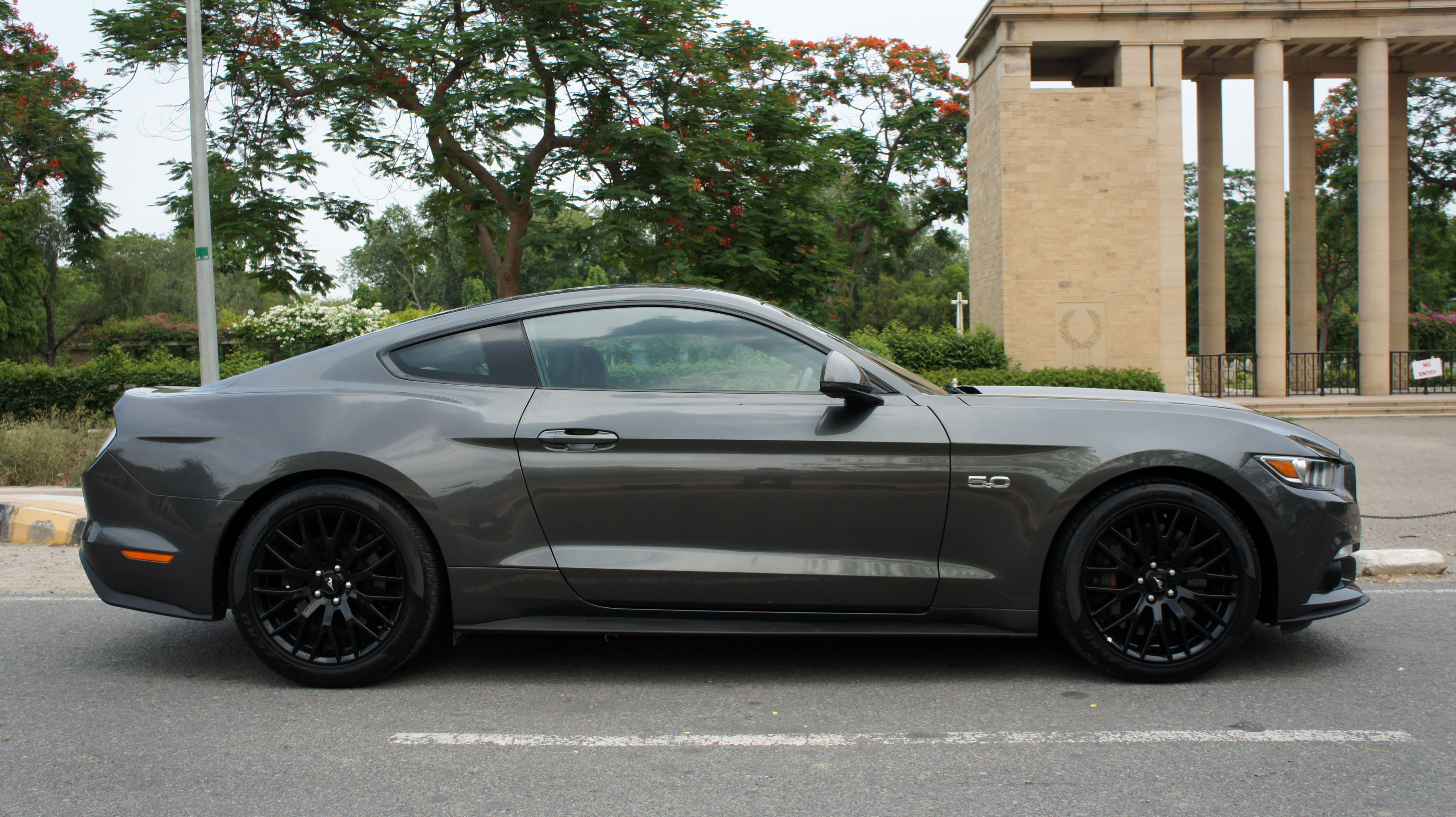 Pre Owned Ford Mustang V8 5.0L