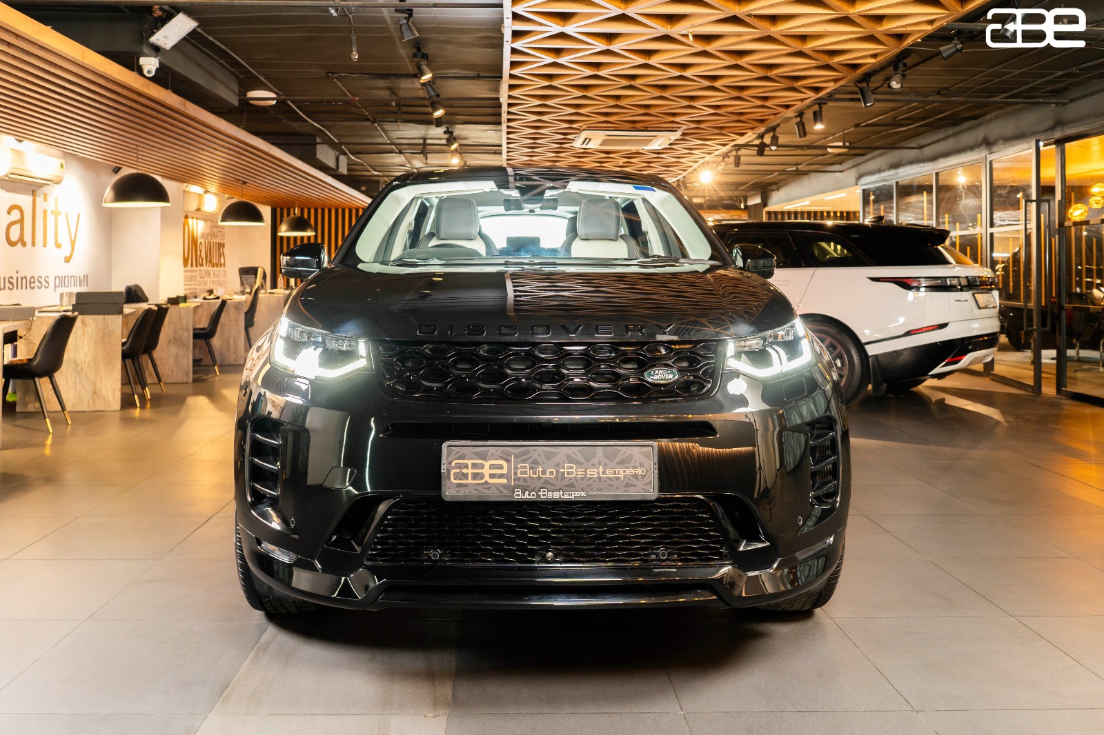 Land Rover Discovery Sport R DYNAMIC SE 2.0 LTR