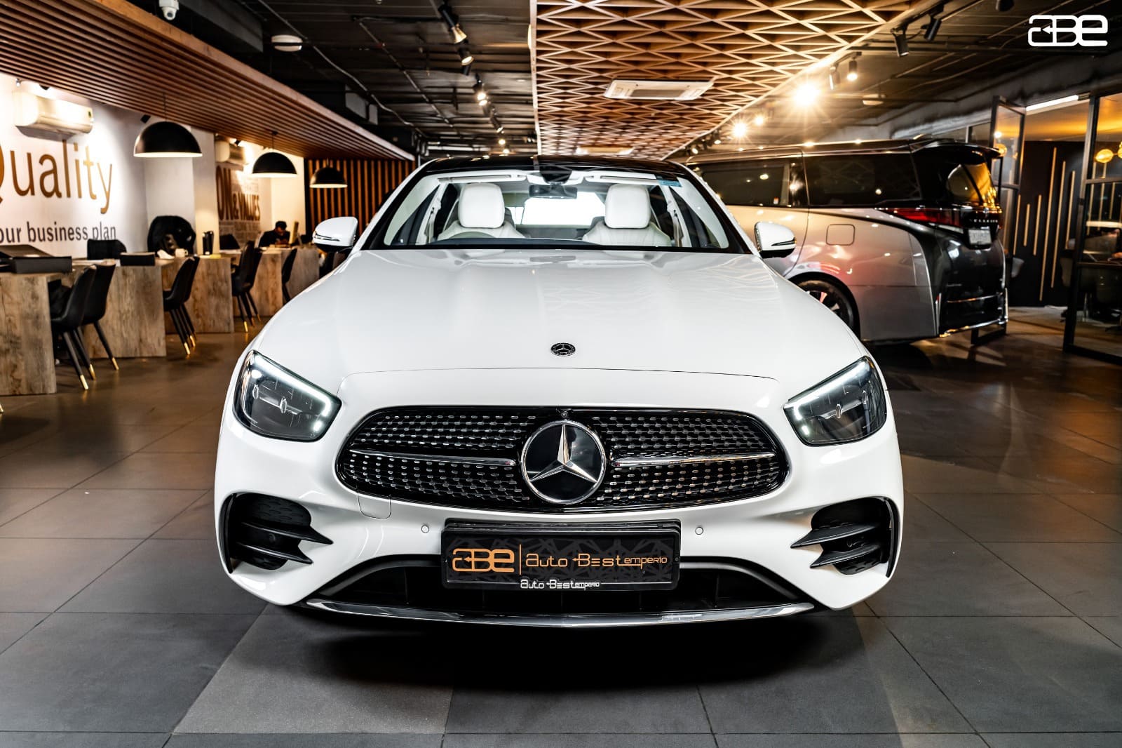 Mercedes-Benz E-200 AMG LINE