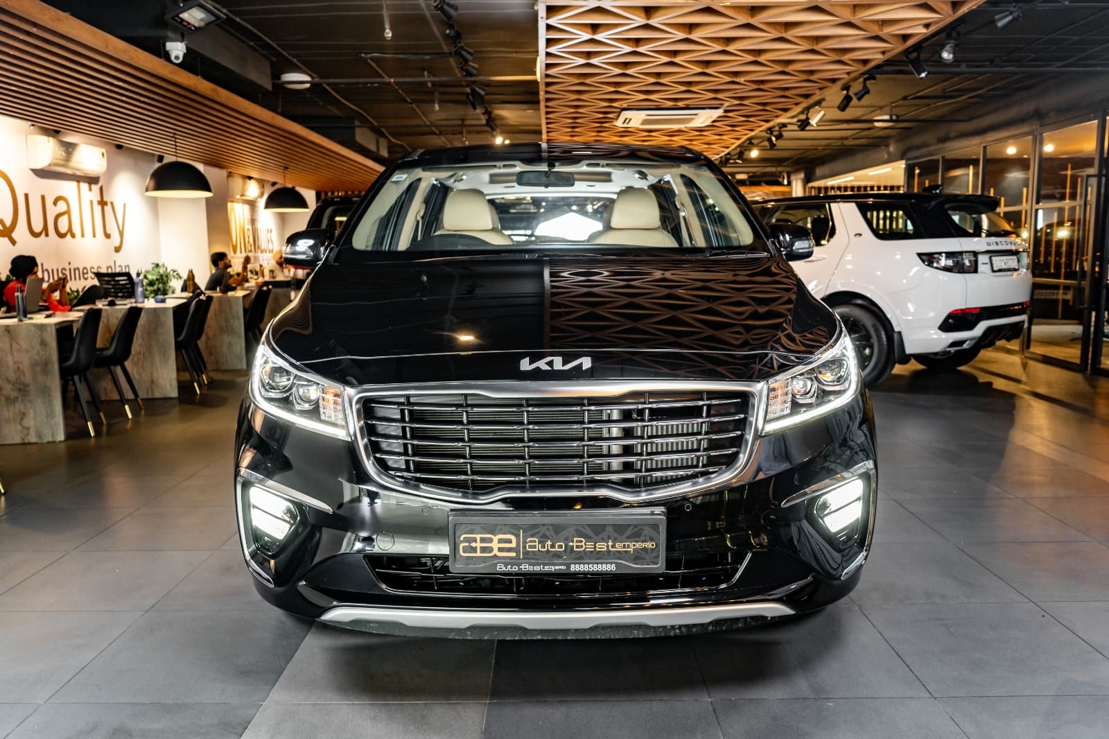 KIA CARNIVAL LIMOUSINE PLUS