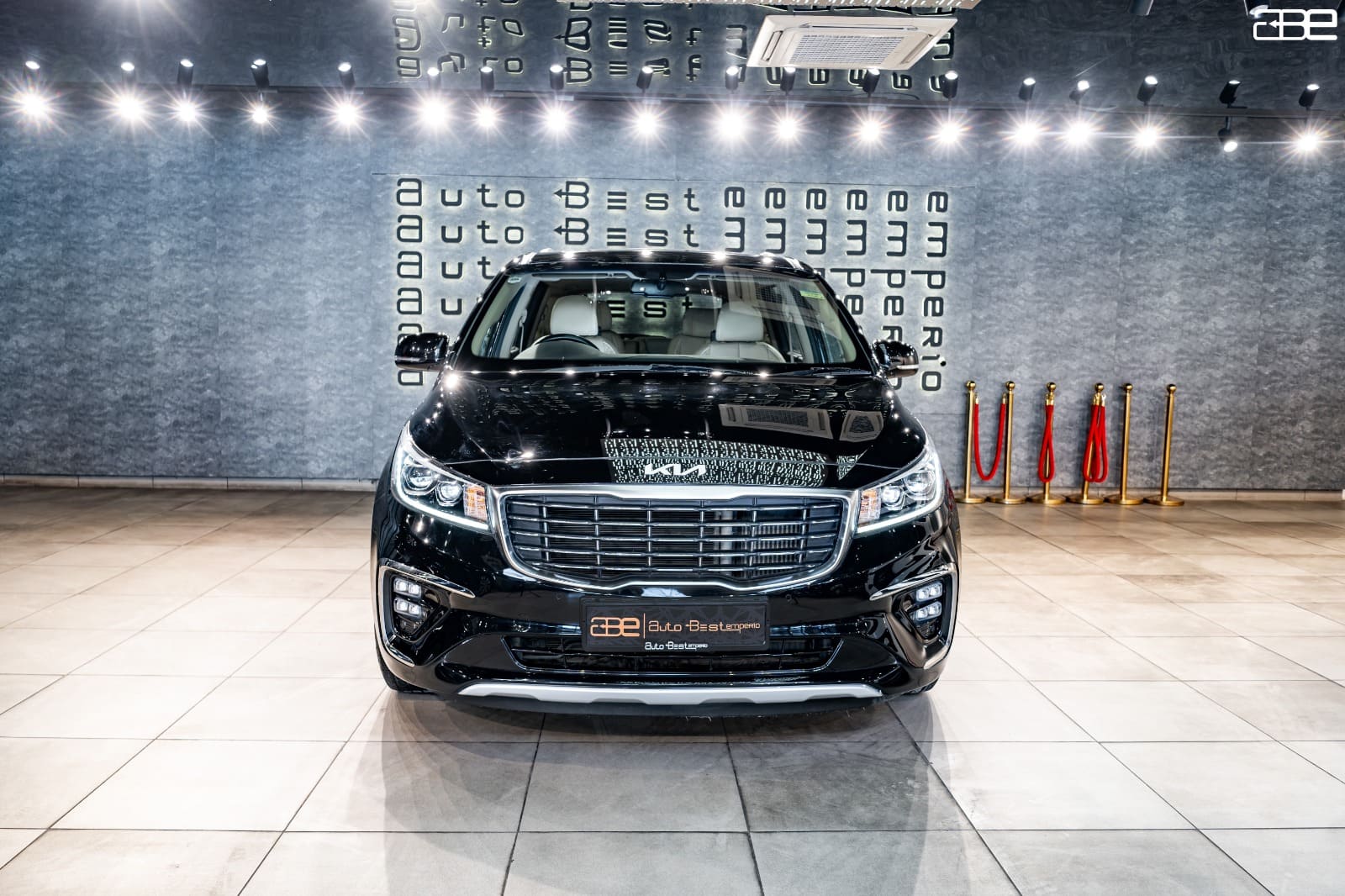 KIA CARNIVAL LIMOUSINE PLUS