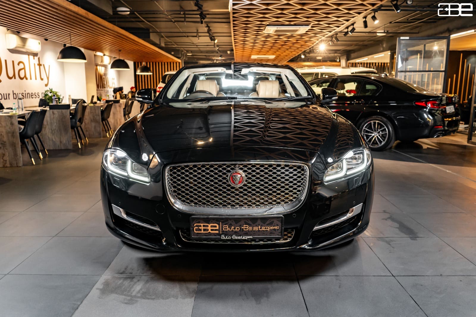 Jaguar XJL PORTFOLIO