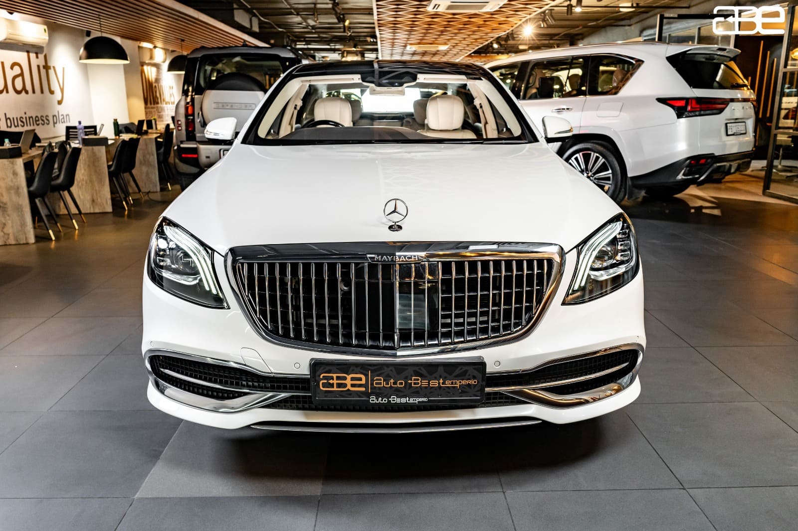 Mercedes-Benz S-560 MAYBACH